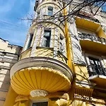 Garden St Hostel *