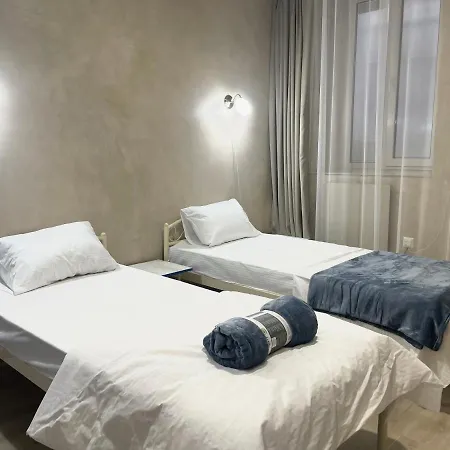 אכסניה Garden St *