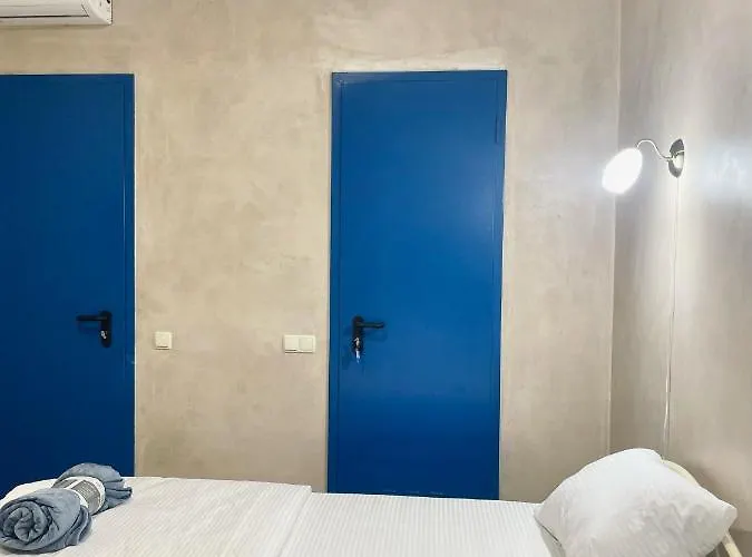 אכסניה Garden St *