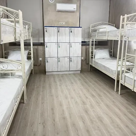 Garden St Hostel *